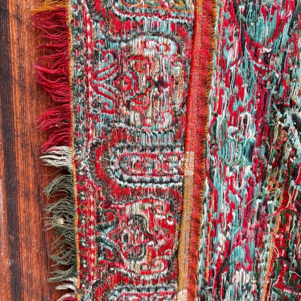 Stunning Antique Kashmir Paisley Woven Wool Shawl. Large size 70"x 74” rare find - Picture 8 of 12